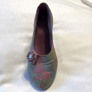 Just the Right Shoe collectible "Rose‎ Court"